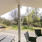 Three-bedroom In Aakirkeby *