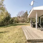 Three-bedroom In Aakirkeby Semesterbostad *