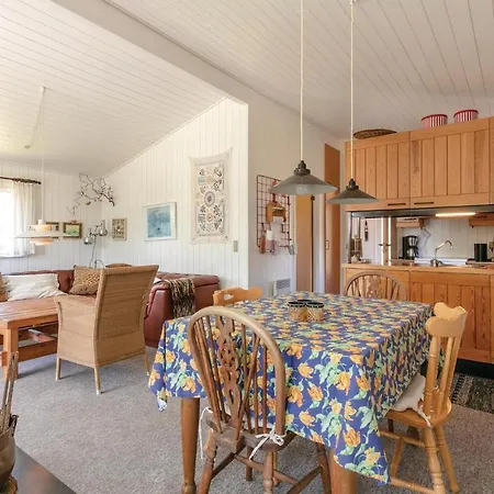 Three-bedroom In Aakirkeby Semesterbostad