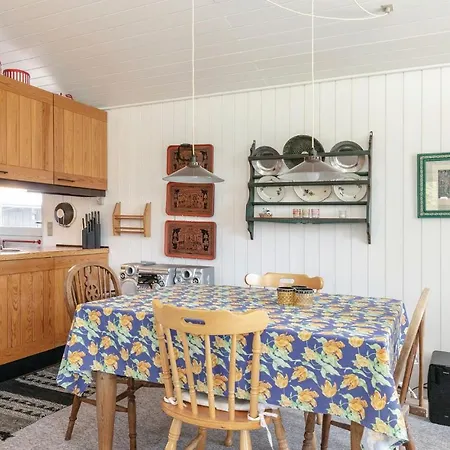 Three-bedroom In Aakirkeby * Vester Somarken