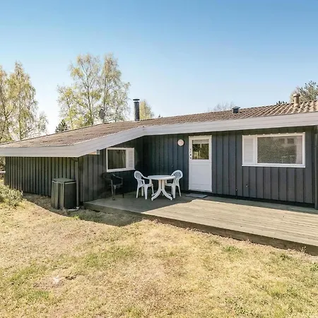 Three-bedroom In Aakirkeby Semesterbostad Vester Somarken