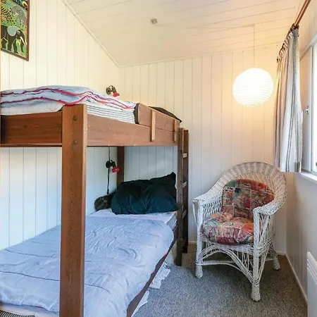 Three-bedroom In Aakirkeby *