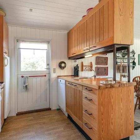 Three-bedroom In Aakirkeby Ferienhaus Vester Somarken
