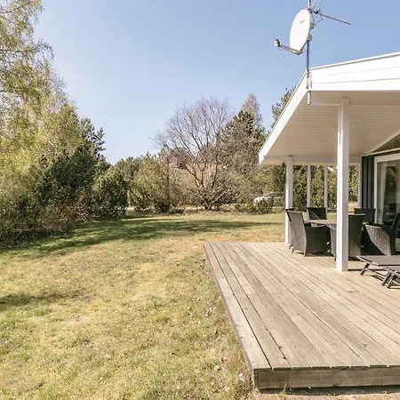 Three-bedroom In Aakirkeby Ferienhaus *